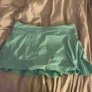 Lululemon play off the pleats skirt